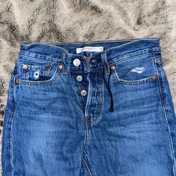 Levi’s Wedgie Fit Distressed Blue Jeans | Size 25 - Picture 3 of 5